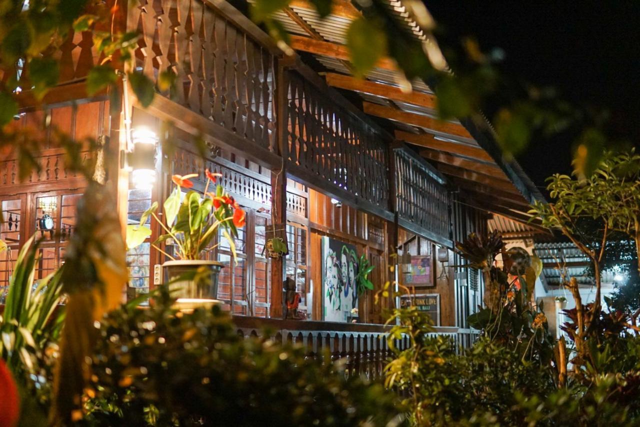 Rumah Kayu Sulawesi Antique Bedugul  Extérieur photo